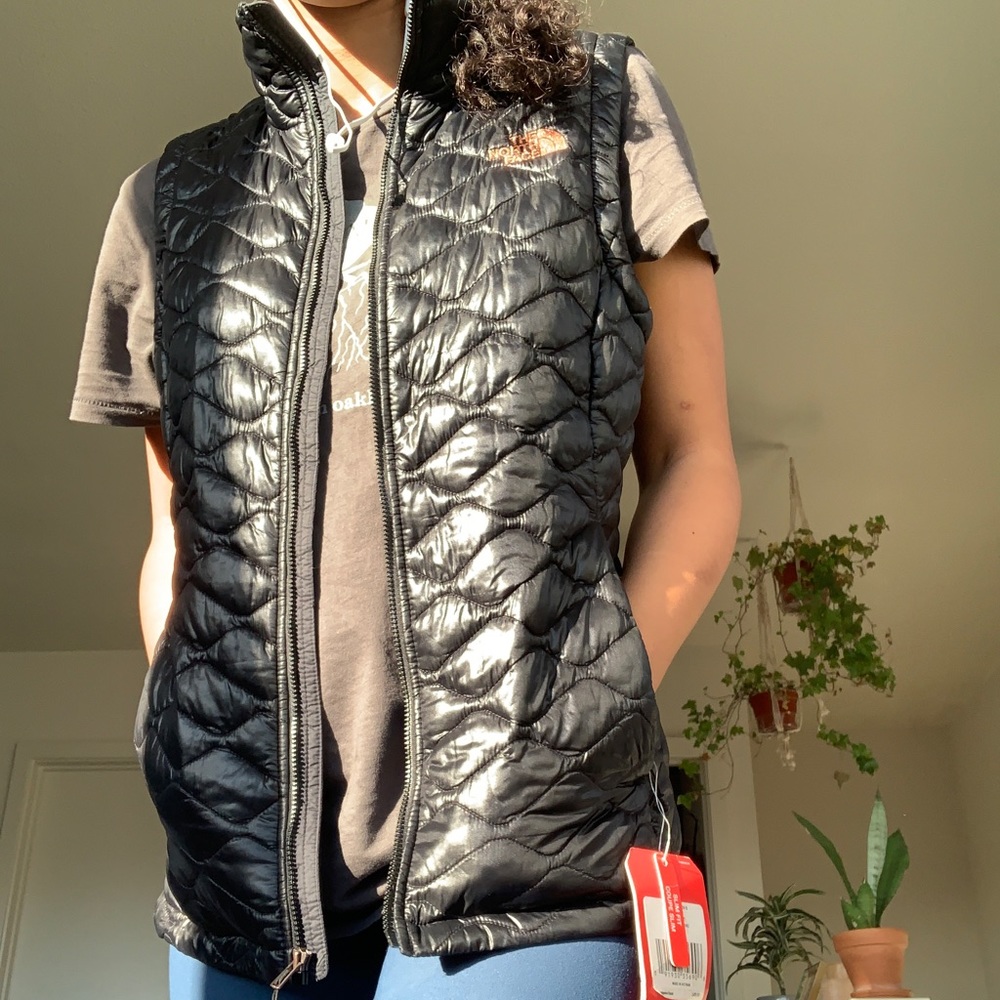 NWT North Face Thermoball Puffy Vest- shiny black